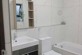 Luxurious, Spacious 2-br