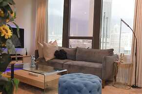 Stylish 1 BR Getaway, Fast Wi-fi, Beach Access