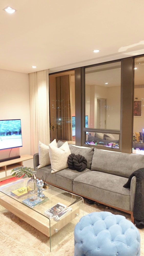 Stylish 1 BR Getaway, Fast Wi-fi, Beach Access