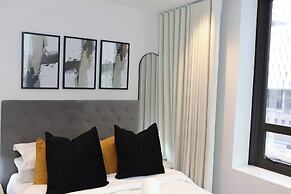 Stylish 1 BR Getaway, Fast Wi-fi, Beach Access