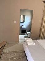 Glitz & Glam Guesthouse