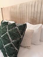 Glitz & Glam Guesthouse
