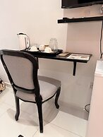 Glitz & Glam Guesthouse