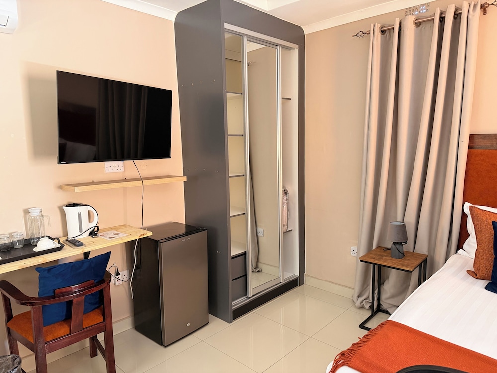 Glitz & Glam Guesthouse