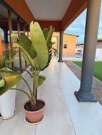 Glitz & Glam Guesthouse