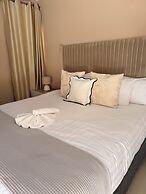 Glitz & Glam Guesthouse