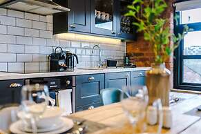 Modern 2-bed Flat in Central Leeds - Sleeps 6