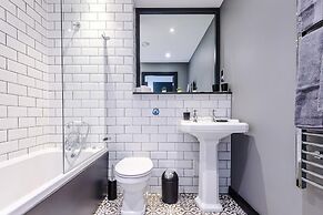 Modern 2-bed Flat in Central Leeds - Sleeps 6