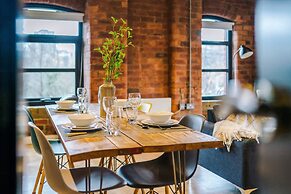 Modern 2-bed Flat in Central Leeds - Sleeps 6