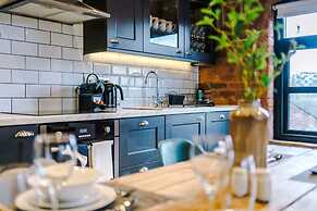 Modern 2-bed Flat in Central Leeds - Sleeps 6