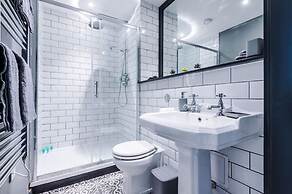 Modern 2-bed Flat in Central Leeds - Sleeps 6