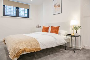 Modern 4-bed Apartment Leeds Business District