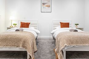 Modern 4-bed Apartment Leeds Business District