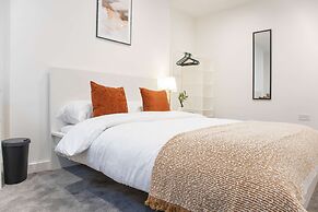 Modern 4-bed Apartment Leeds Business District