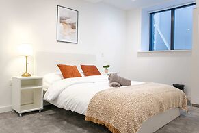 Modern 4-bed Apartment Leeds Business District
