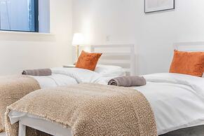 Modern 4-bed Apartment Leeds Business District