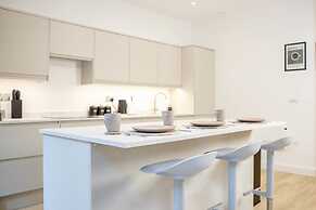 Modern 4-bed Apartment Leeds Business District