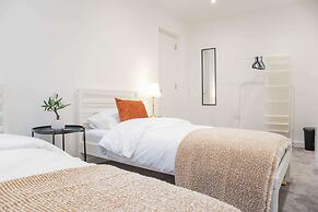 Modern 4-bed Apartment Leeds Business District