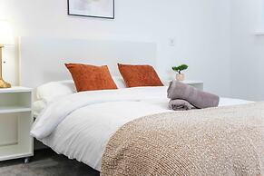 Modern 4-bed Apartment Leeds Business District