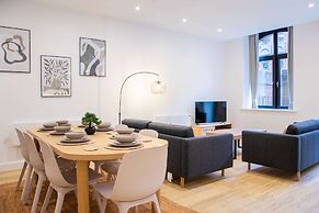 Modern 4-bed Apartment Leeds Business District