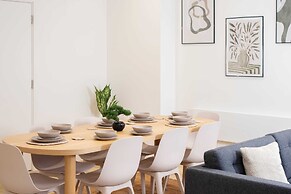 Modern 4-bed Apartment Leeds Business District