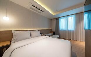 Busan Yongho-dong Athena Hotel