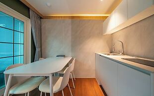 Busan Yongho-dong Athena Hotel