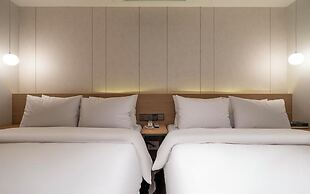 Busan Yongho-dong Athena Hotel