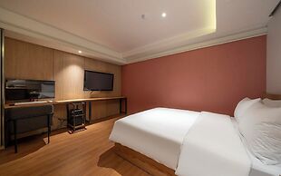 Busan Yongho-dong Athena Hotel