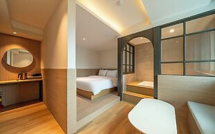 Busan Yongho-dong Athena Hotel
