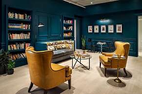 Gladstone Hotel & Suites