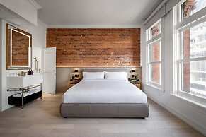 Gladstone Hotel & Suites