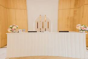 Orana Hotel and Convention