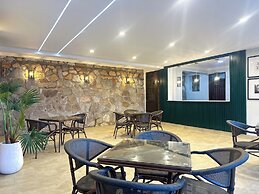 Vee Serviced Apartments & Hotel