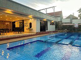 Vee Serviced Apartments & Hotel
