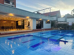 Vee Serviced Apartments & Hotel