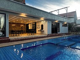 Vee Serviced Apartments & Hotel