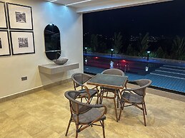 Vee Serviced Apartments & Hotel