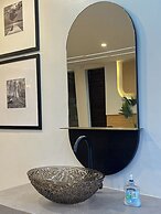 Vee Serviced Apartments & Hotel