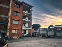 Vee Serviced Apartments & Hotel