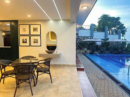 Vee Serviced Apartments & Hotel