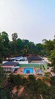 Alaya Stay Twisted Tree with Pool