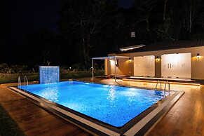 Alaya Stay Twisted Tree with Pool