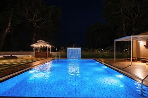 Alaya Stay Twisted Tree with Pool