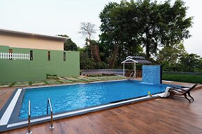 Alaya Stay Twisted Tree with Pool