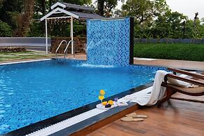 Alaya Stay Twisted Tree with Pool