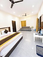 Hotel The Sunlight Restaurant Bhimtal