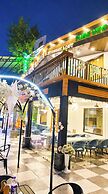 Hotel The Sunlight Restaurant Bhimtal