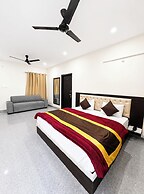 Hotel The Sunlight Restaurant Bhimtal
