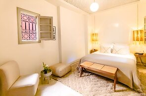 Riad Della